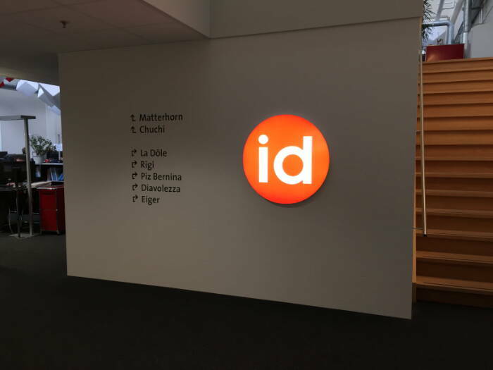 leuchtkasten_rund-1630.jpg leuchtkasten_rund-1630.jpg